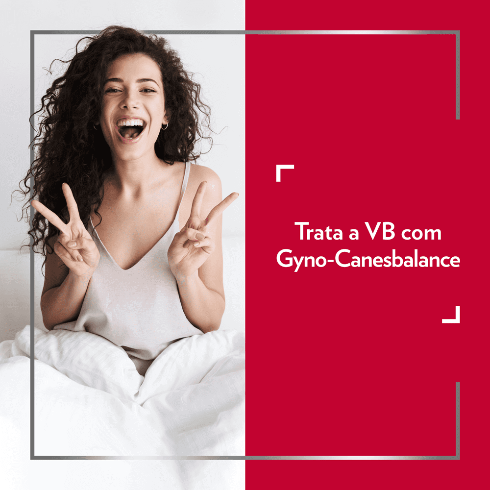 Mulher jovem sorridente com cabelo escuro a fazer o sinal de vitória com legenda no lado direito da imagem: Trata vaginose bacteriana com o Gyno-Canesbalance